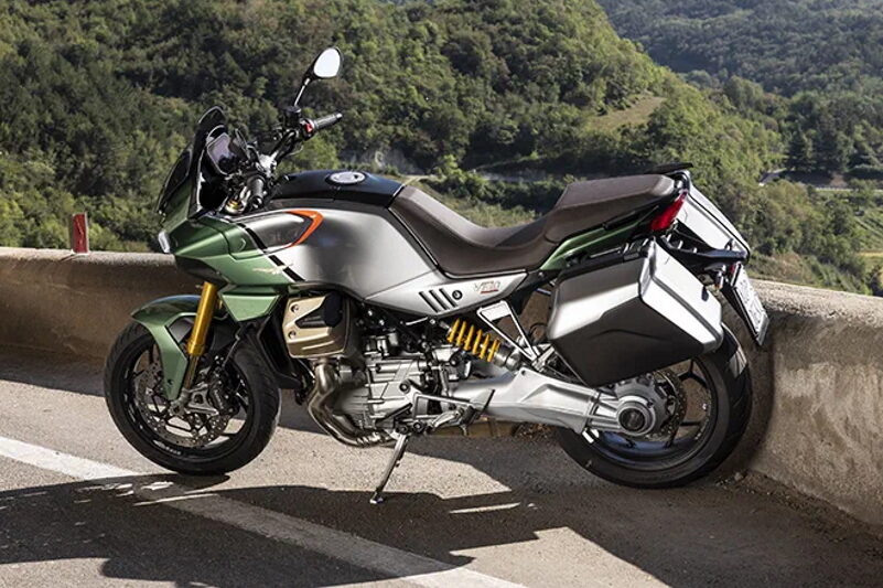 Prova della Moto Guzzi V100 Mandello 2023 - Safe Riders - Viaggi e Corsi di  Guida Sicura - Motorcycle Tours